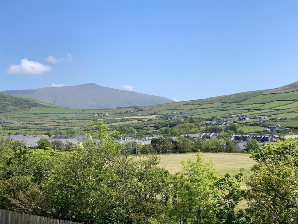 Wonderful Coastal Home In Dingle Town Exterior photo