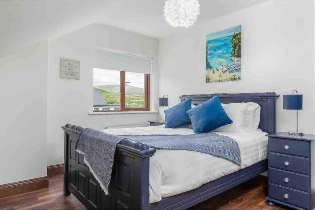 Wonderful Coastal Home In Dingle Town Exterior photo